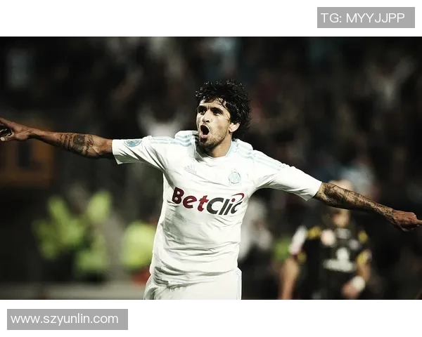 C罗足球传奇瞬间壁纸动态图 展现他赛场上的无敌风采与精彩时刻